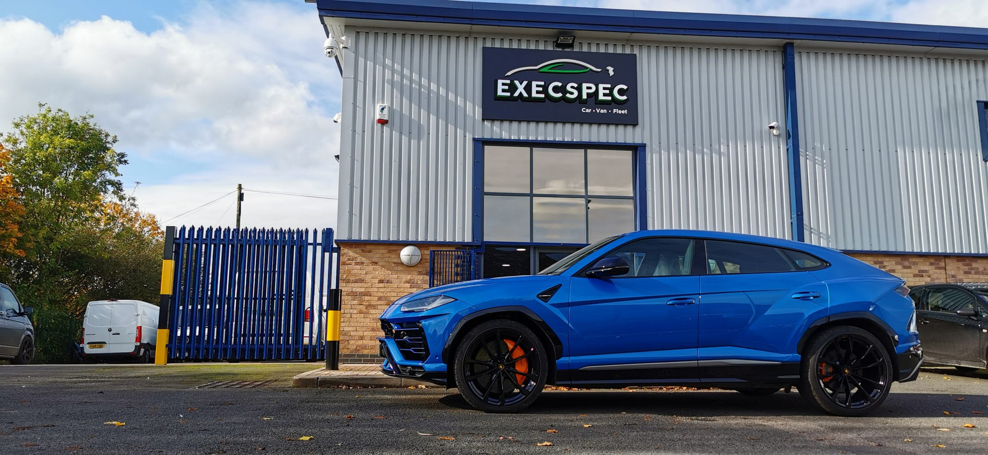 LAMBORGHINI URUS CAR TRACKER